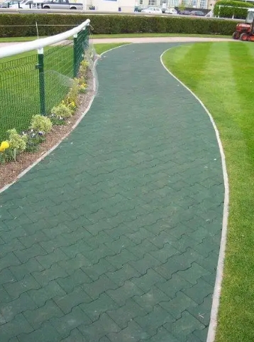 pour in place rubber surfacing
bonded rubber playground surface