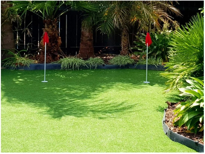 painting artificial grass